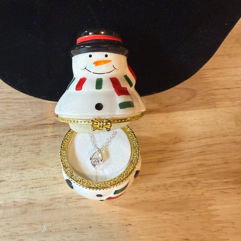 Avon CZ Necklace in Collectible Snowman Keepsake Box